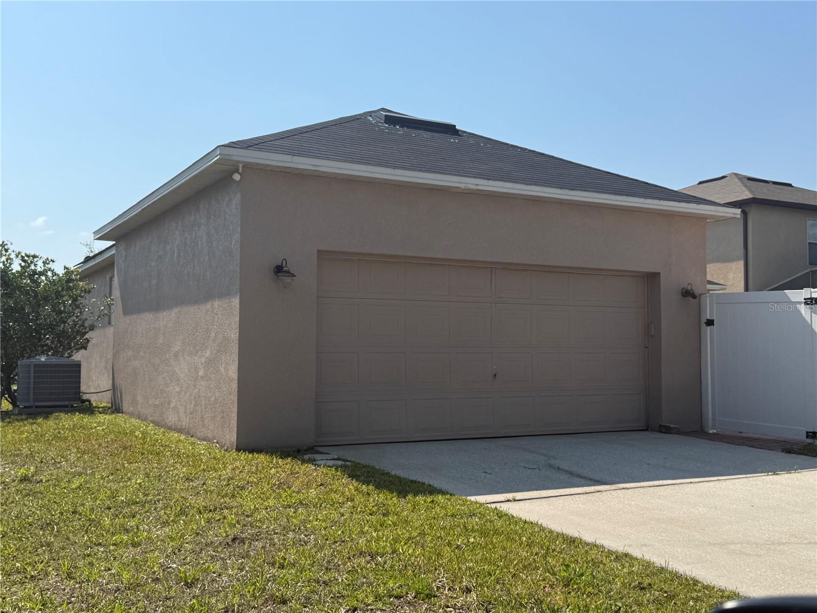 Listing photo 2 for 14467 Golden Rain Tree Blvd