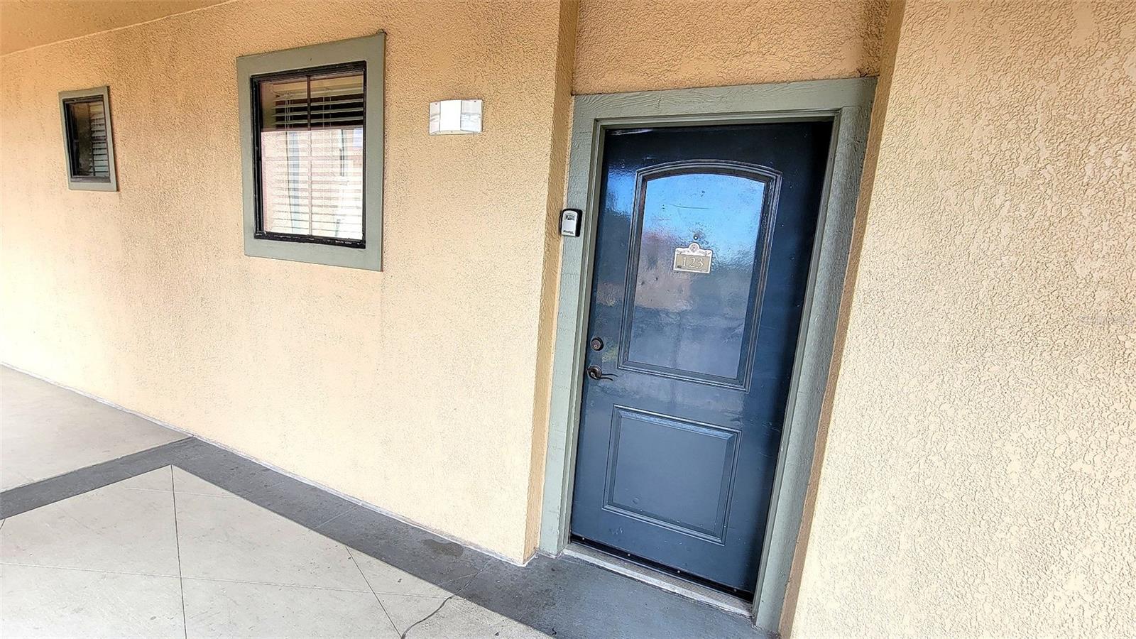 Listing photo 1 for 914 Charo Pkwy #123