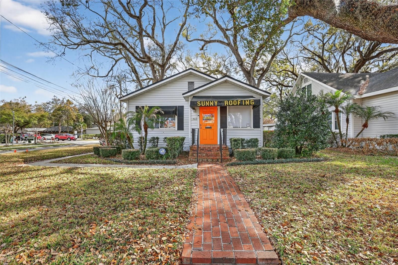 1922 HILLCREST STREET