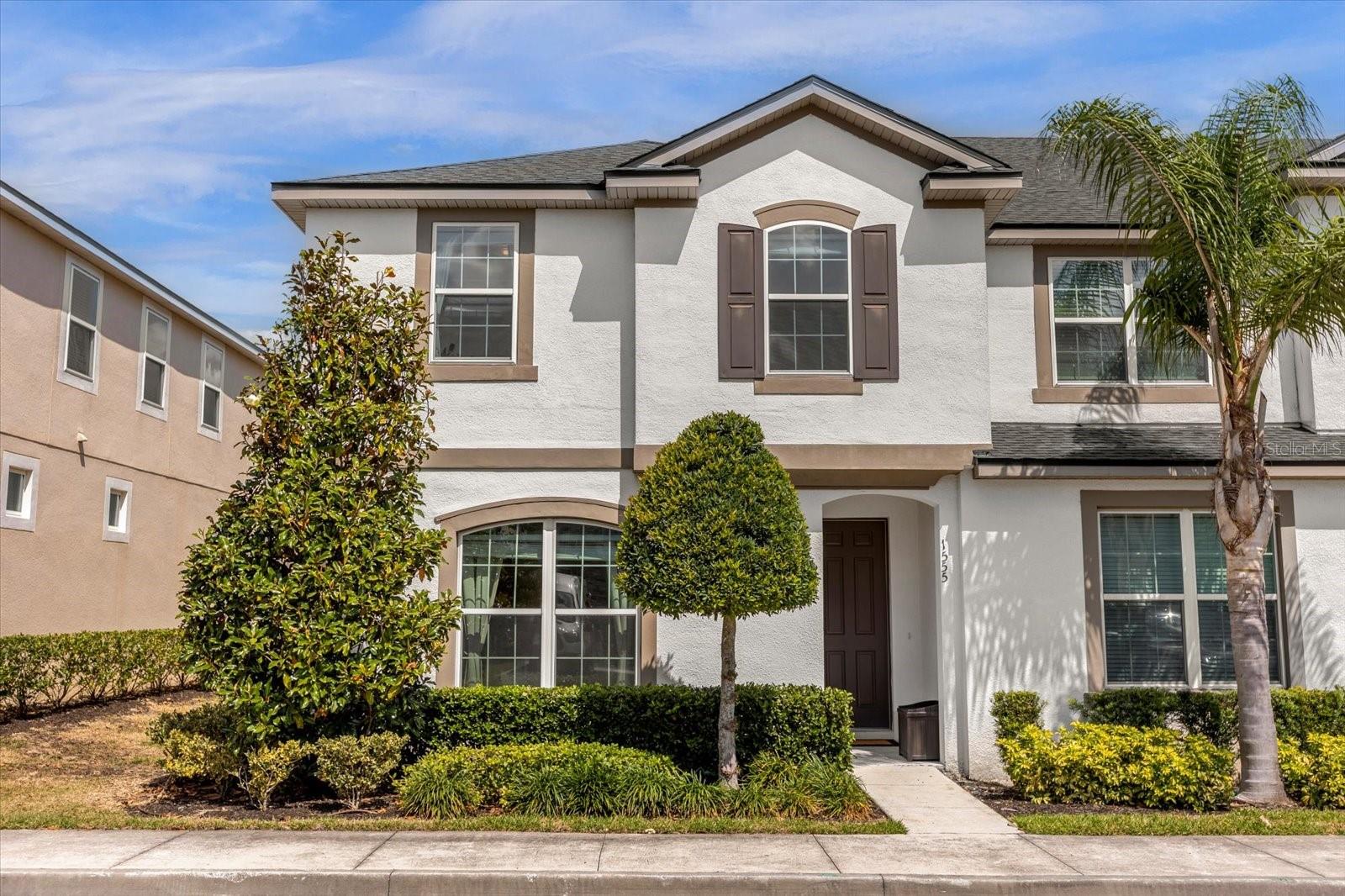 Listing photo 1 for 1555 Carey Palm Cir