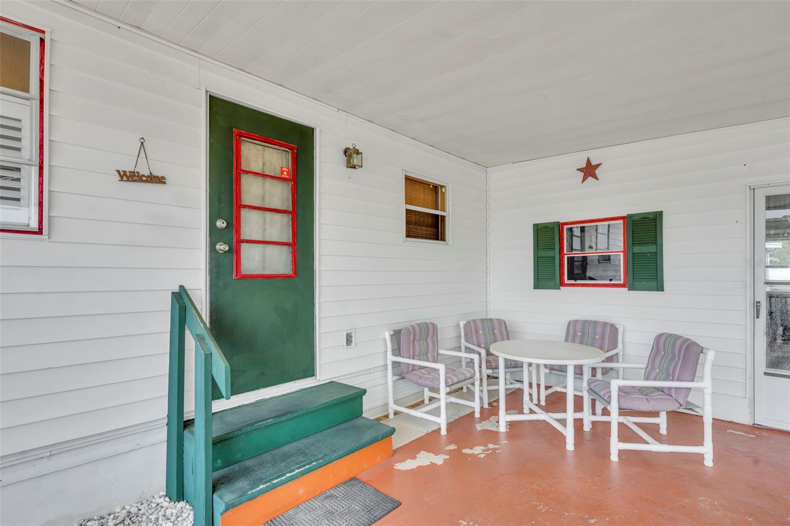 Listing photo 3 for 104 Diamond Head Dr