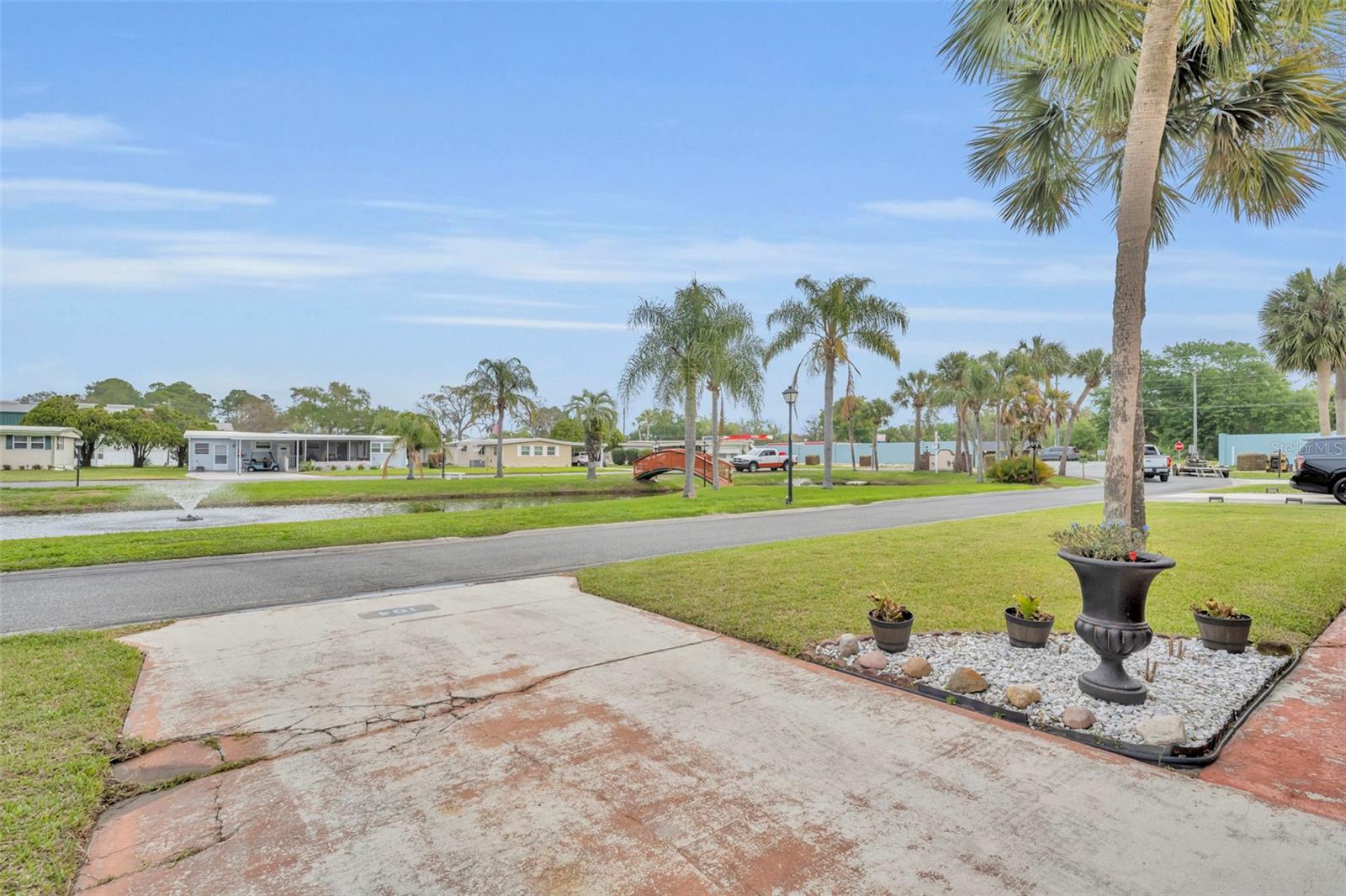 Listing photo 2 for 104 Diamond Head Dr