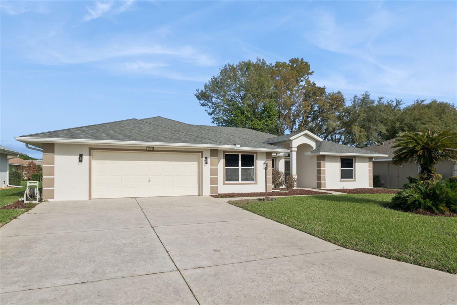 Listing photo 1 for 5729 King James Ave