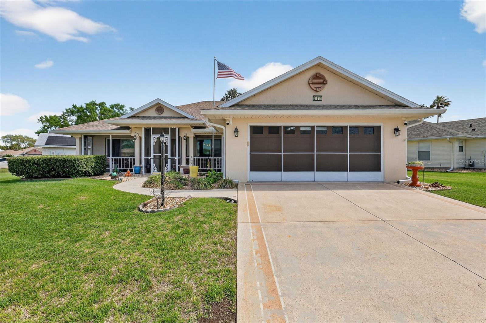 Listing photo 1 for 21811 King Henry Ave
