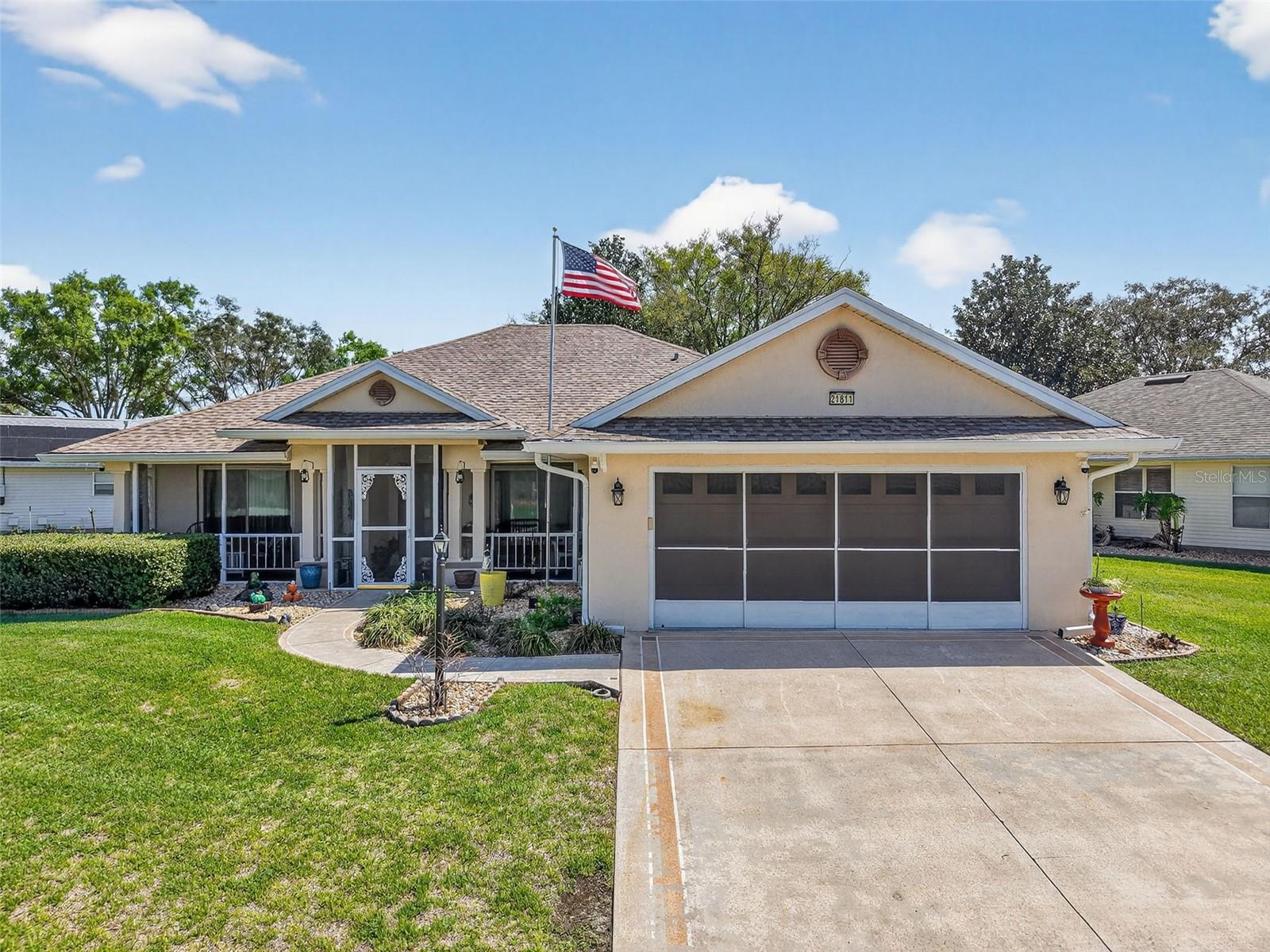 Listing photo 2 for 21811 King Henry Ave