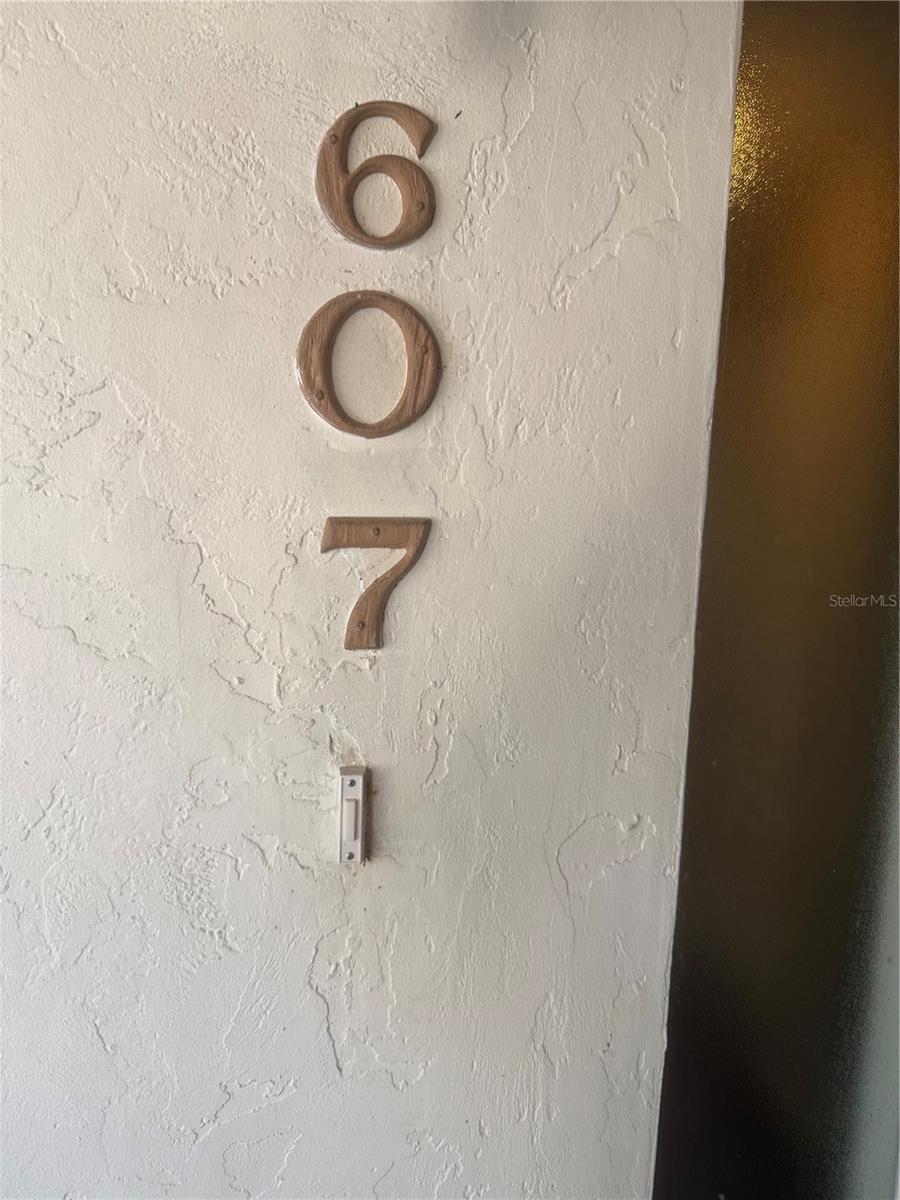 Listing photo 2 for 607 Country Ln Ne #607