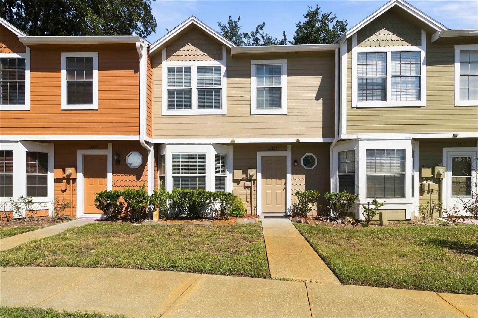 Listing photo 2 for 11807 Mintwood Ct