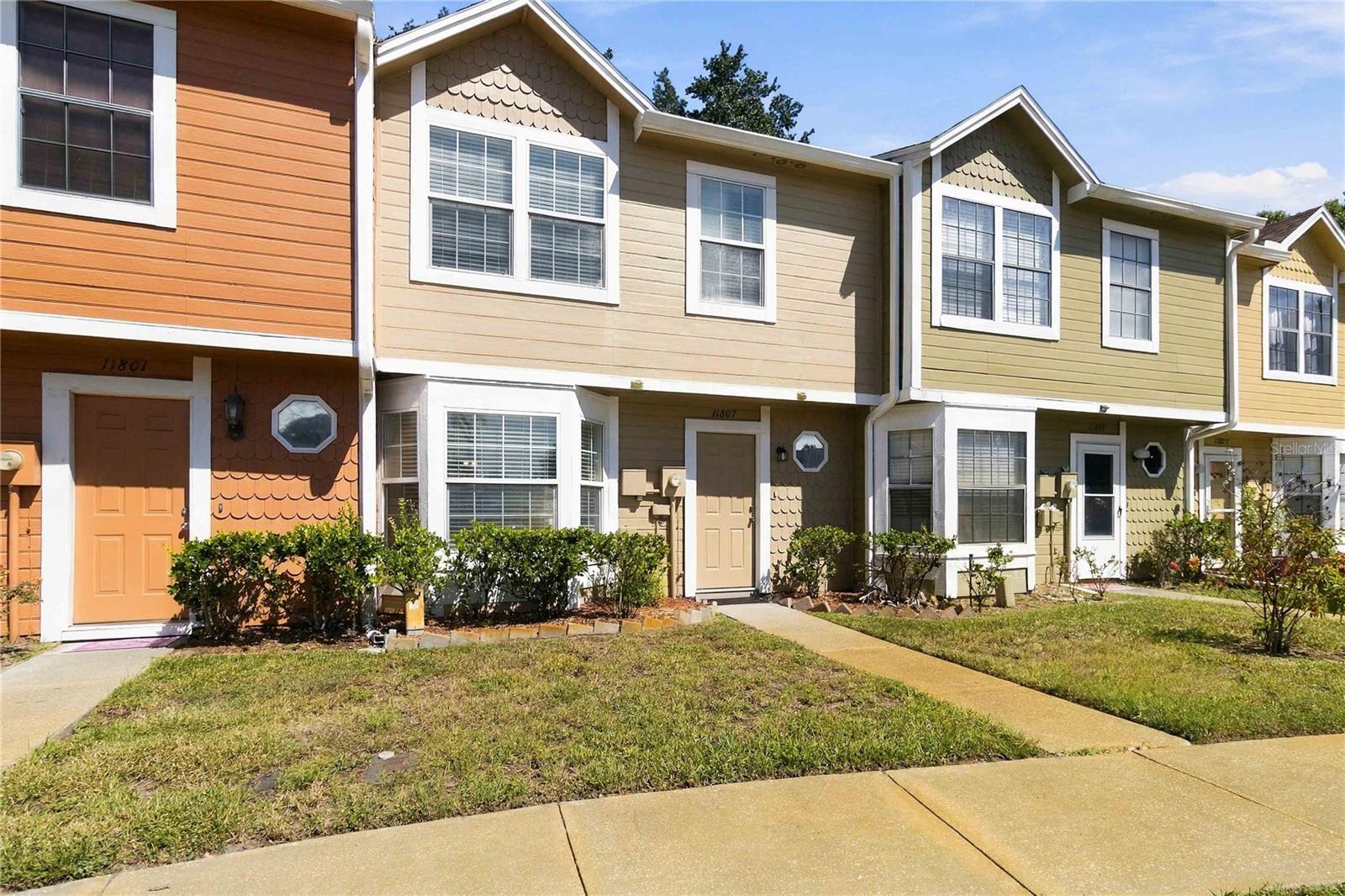 Listing photo 3 for 11807 Mintwood Ct