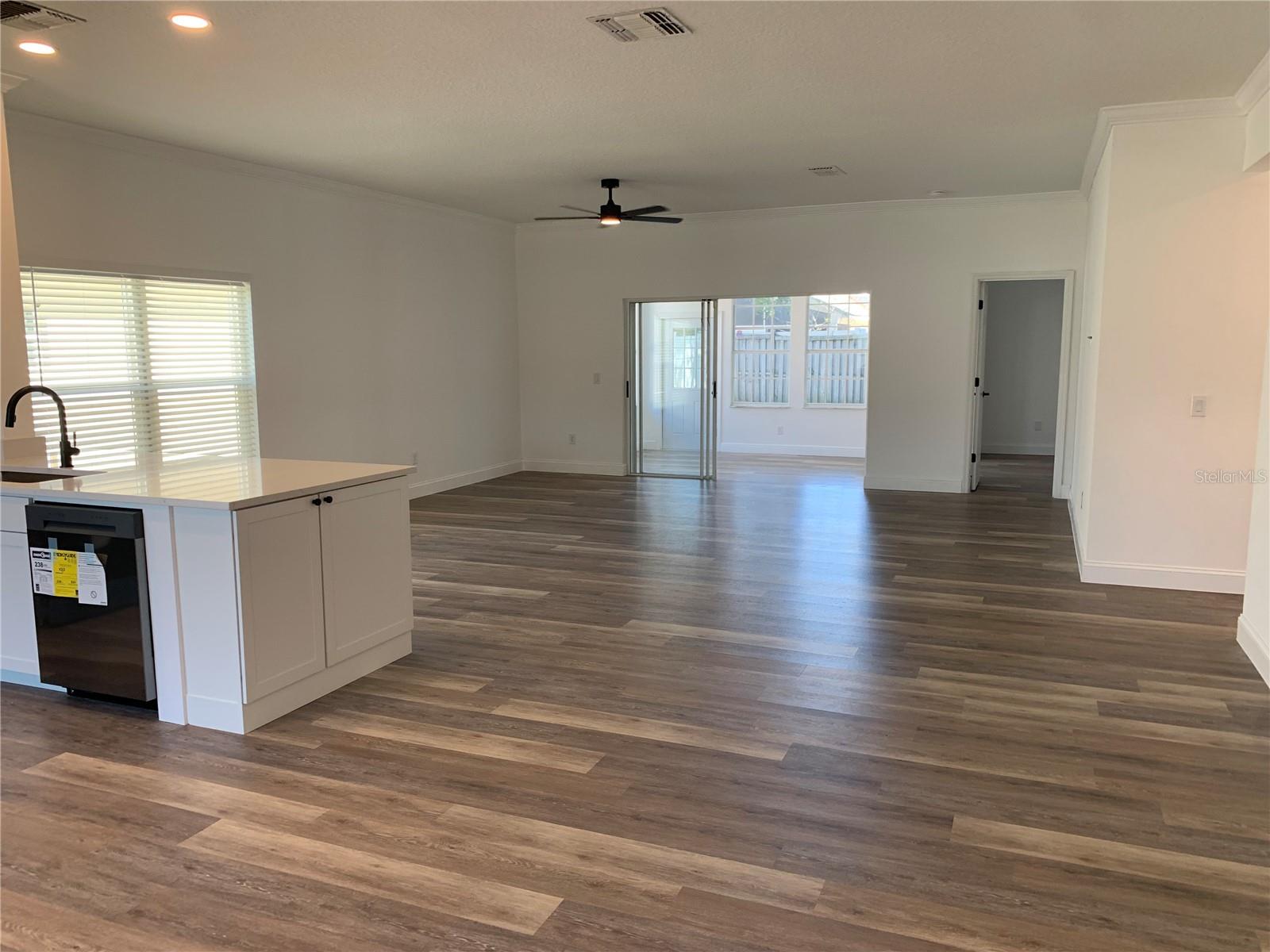 Listing photo 3 for 133 Jaybee Ave