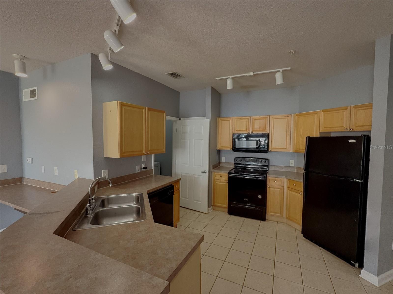 Listing photo 3 for 204 Terrace Ridge Cir #204
