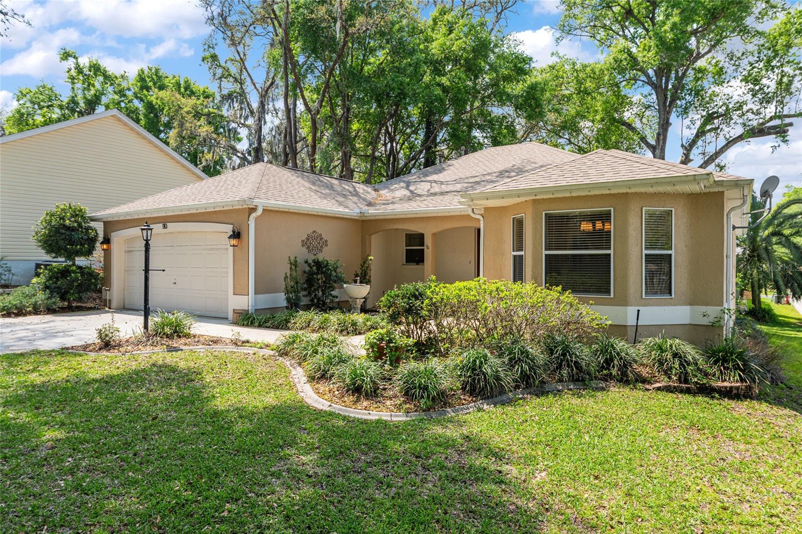 Listing photo 2 for 110 Chula Vista Ave