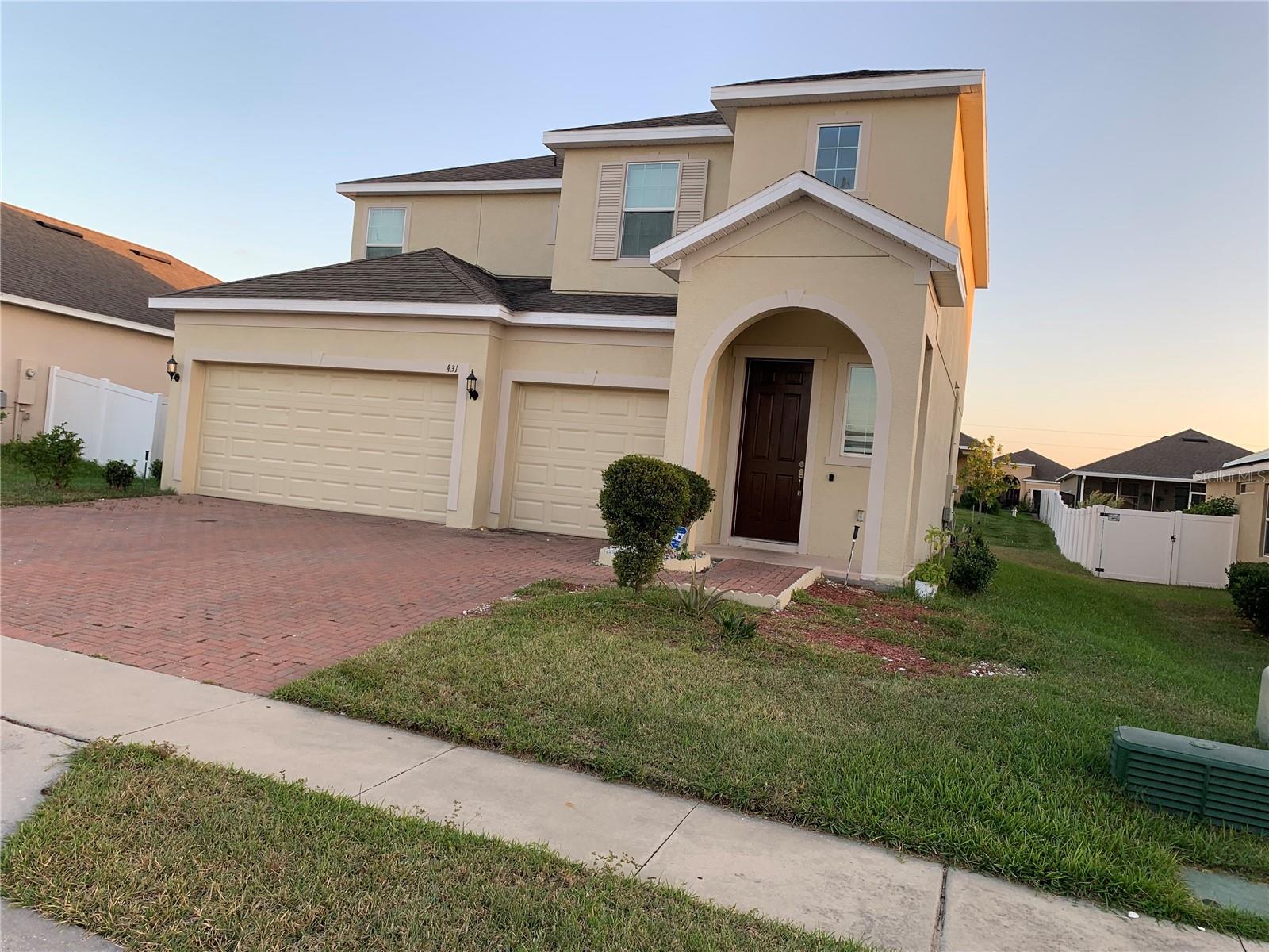 Listing photo 1 for 431 Aragosa Dr