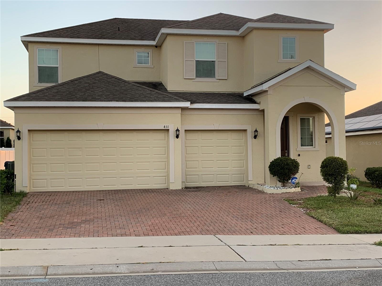 Listing photo 2 for 431 Aragosa Dr