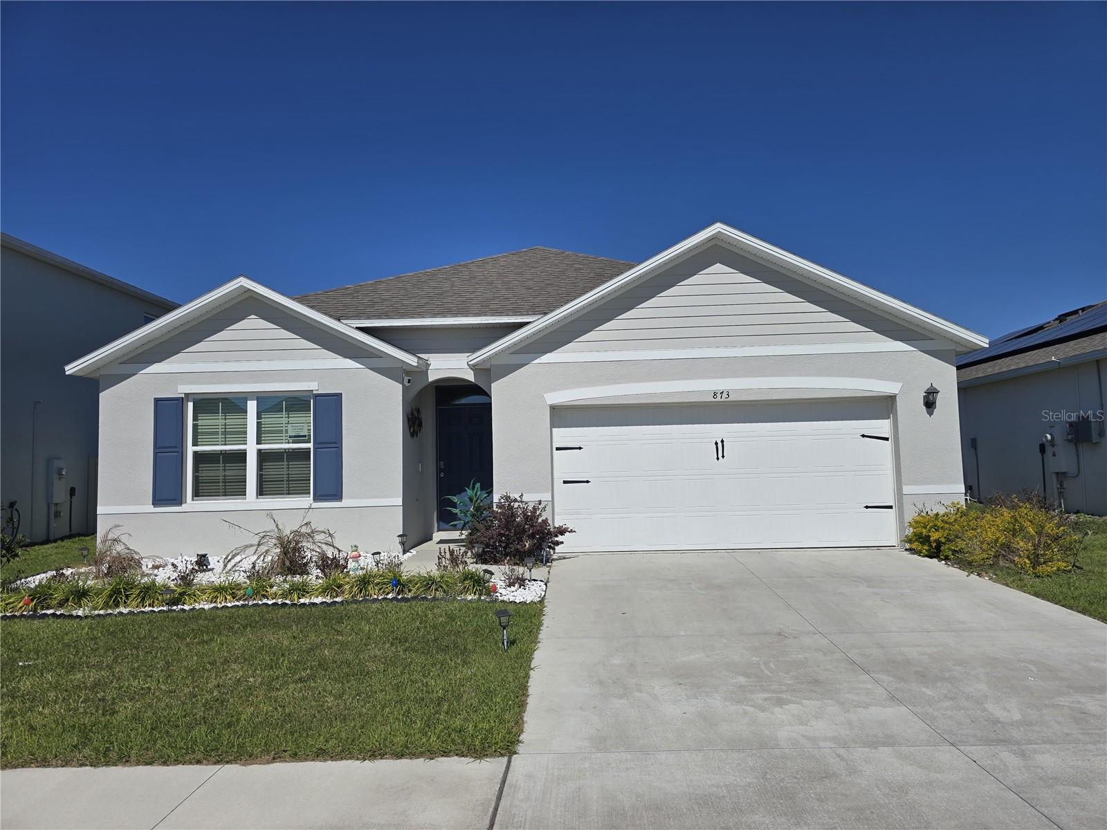 Listing photo 1 for 873 Ambleside Dr
