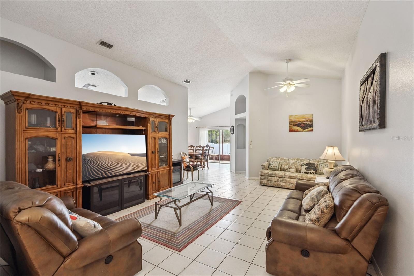 Listing photo 3 for 527 Durango Loop St
