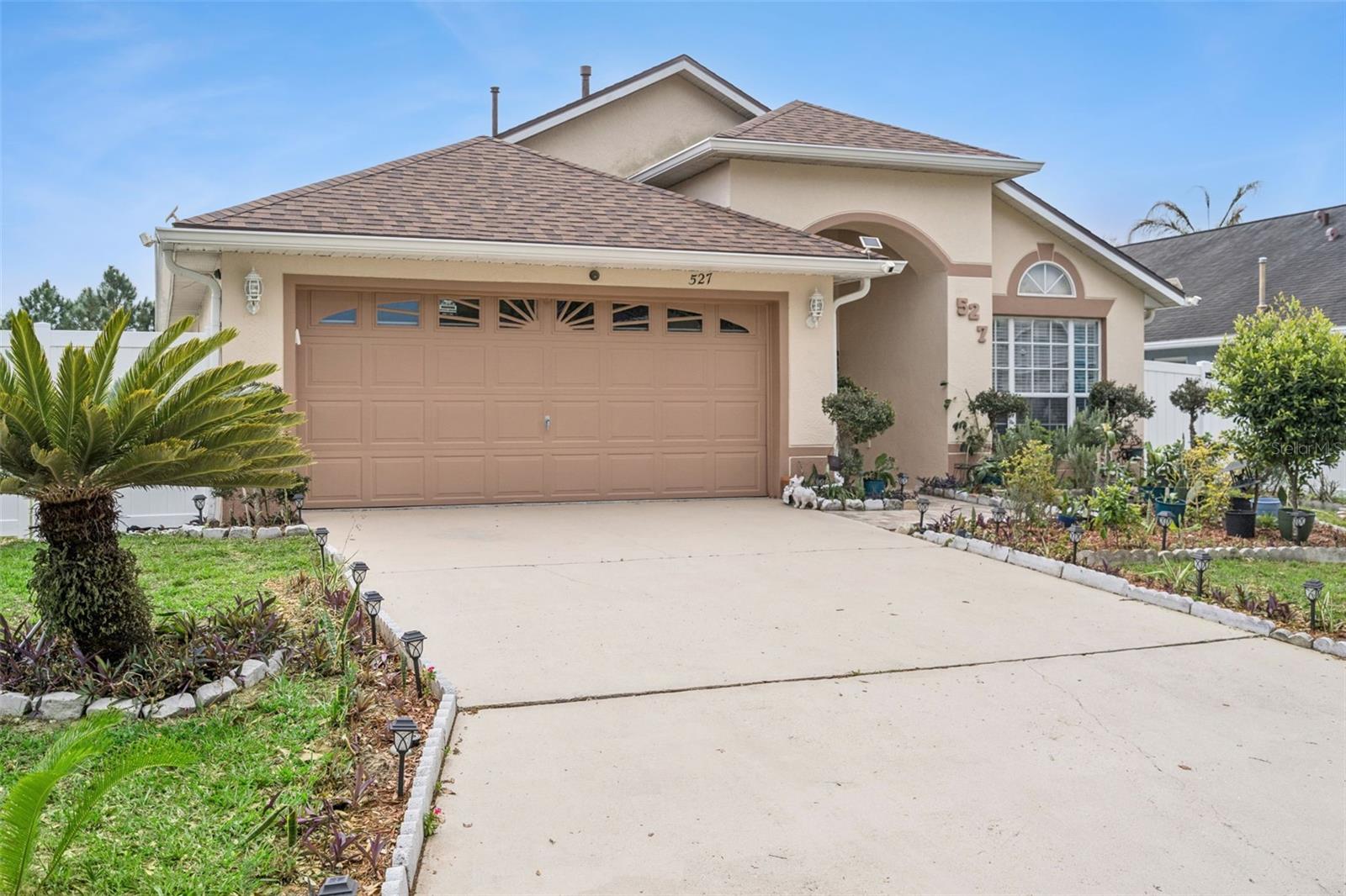 Listing photo 2 for 527 Durango Loop St