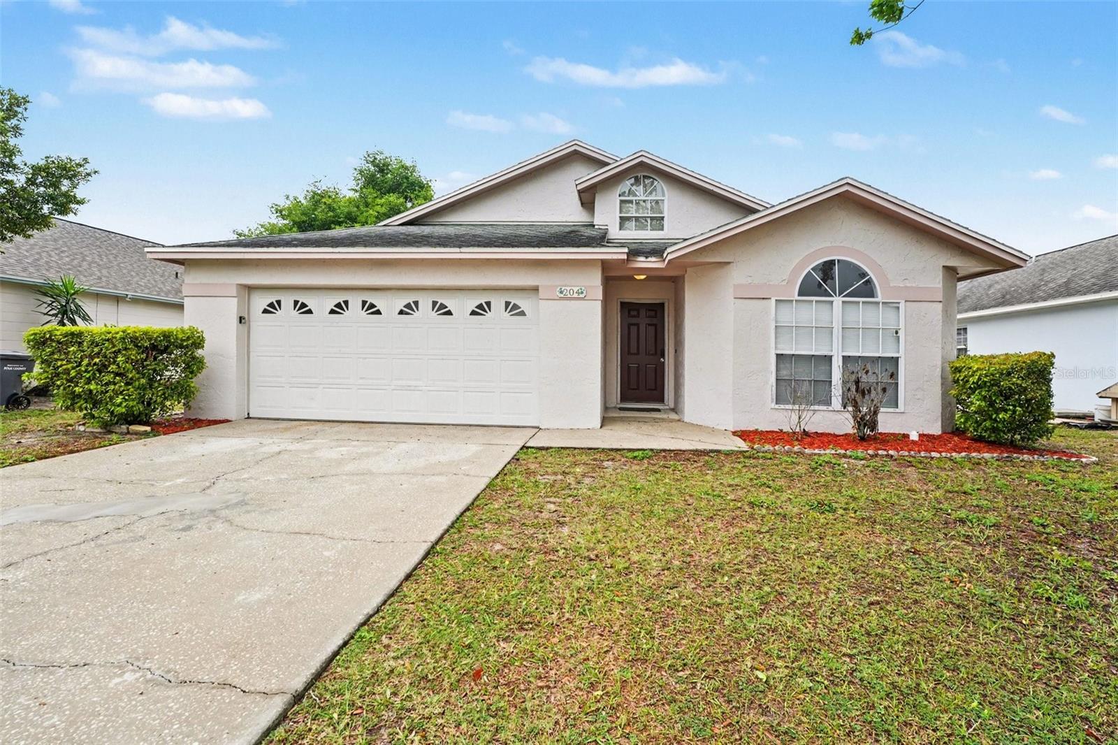 Listing photo 1 for 204 Kingshill Ct Se