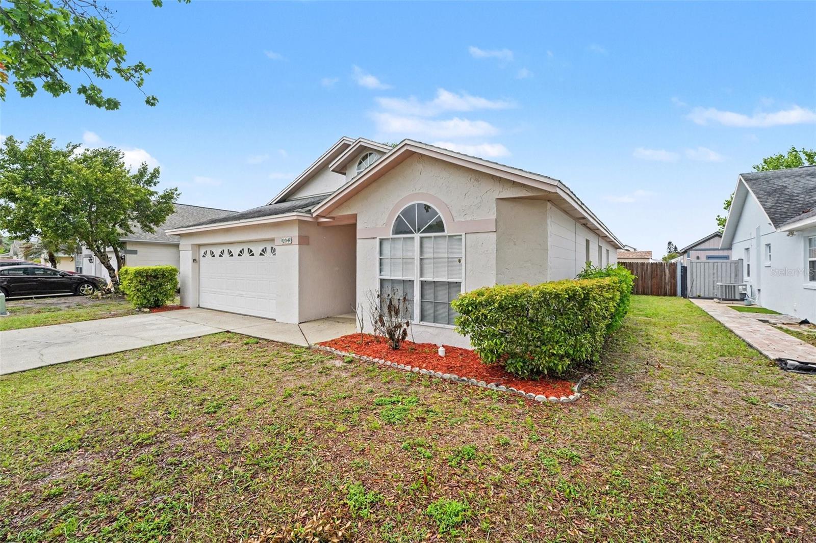 Listing photo 2 for 204 Kingshill Ct Se