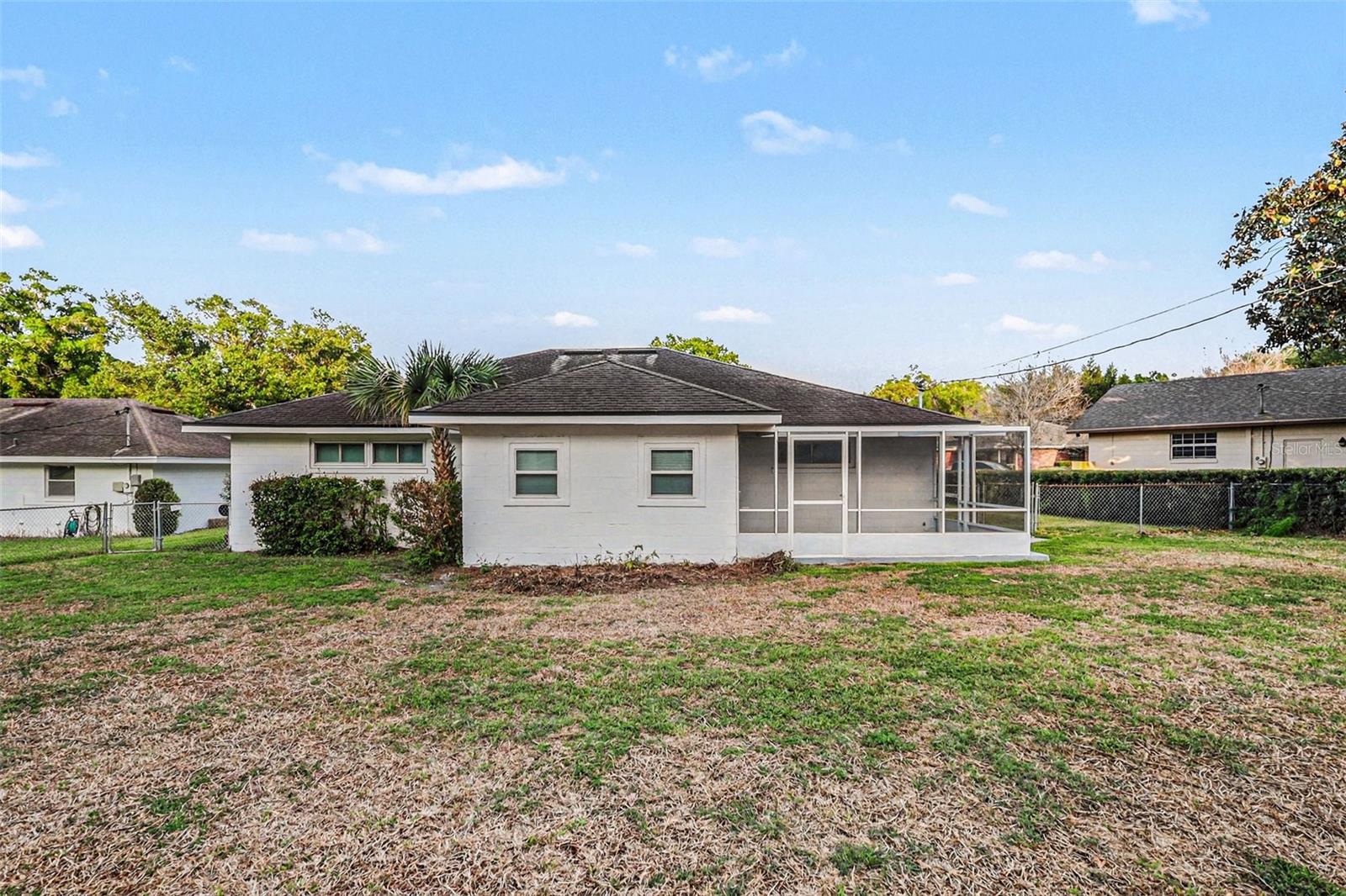 Listing photo 2 for 4643 Valley View Dr W