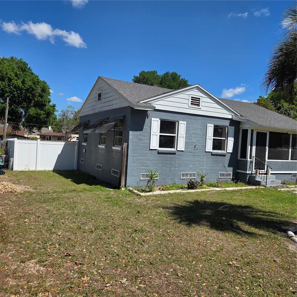 Listing photo 2 for 2306 Butler St