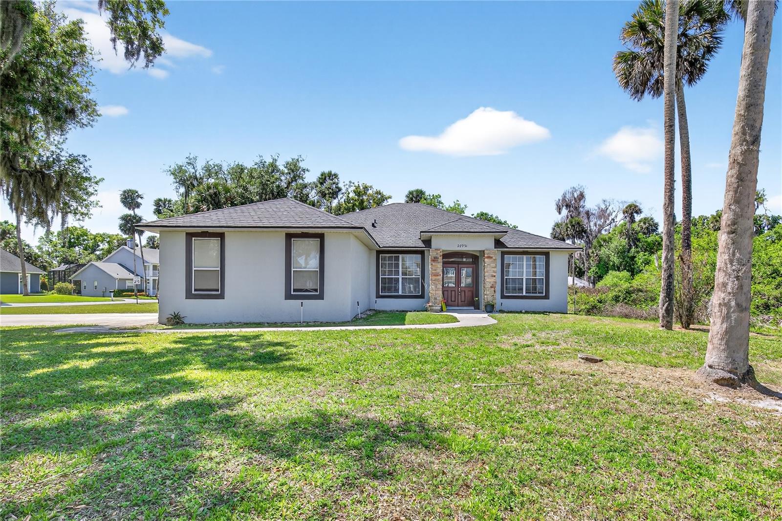Listing photo 1 for 28931 Beauclaire Dr