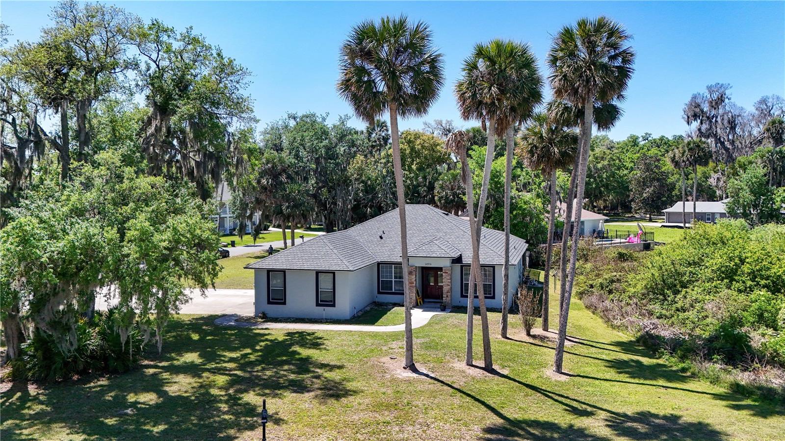 Listing photo 3 for 28931 Beauclaire Dr