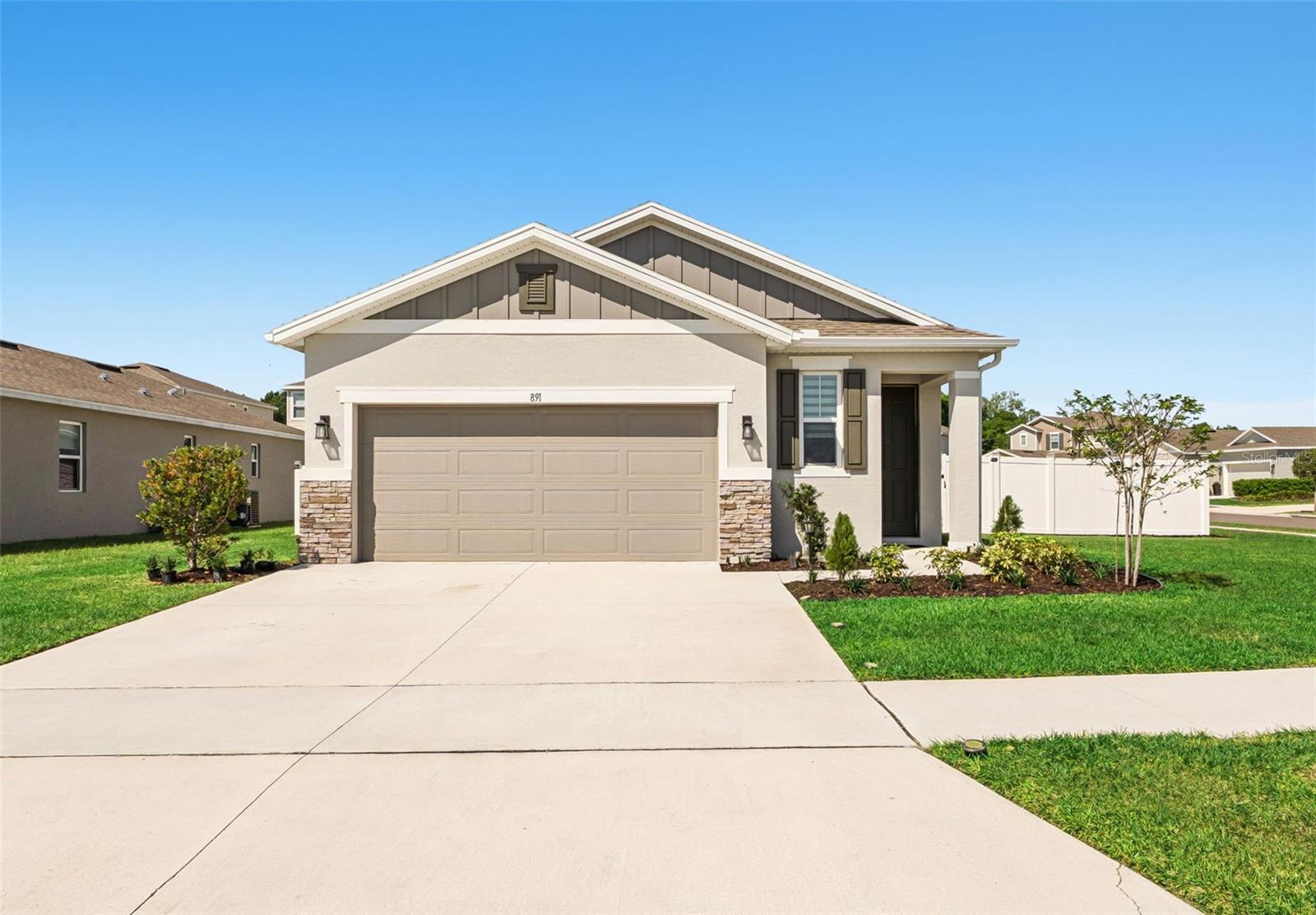 Listing photo 1 for 891 Blue Creek Dr