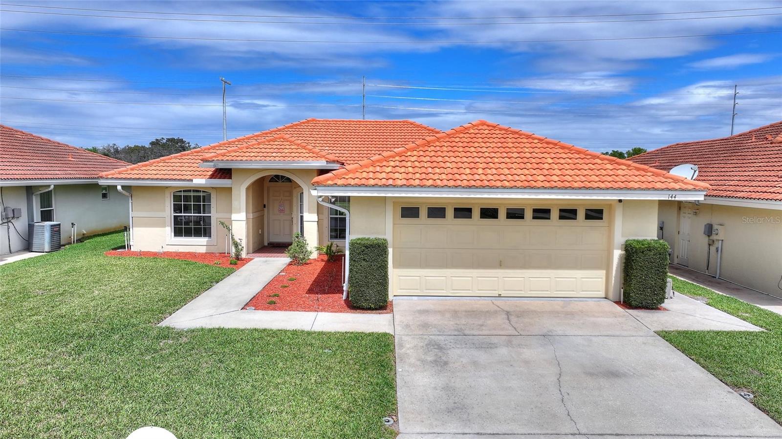 Listing photo 2 for 144 Morning Glory Cir
