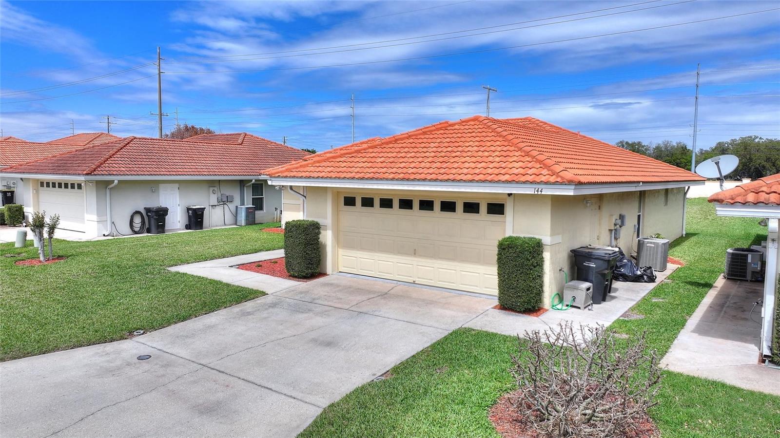 Listing photo 3 for 144 Morning Glory Cir