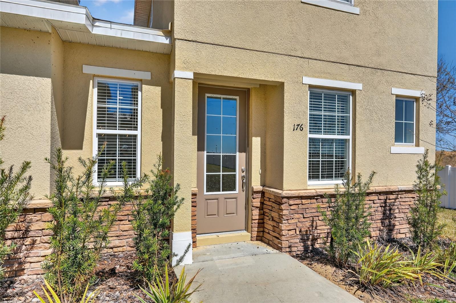 Listing photo 2 for 176 Holly Village Dr