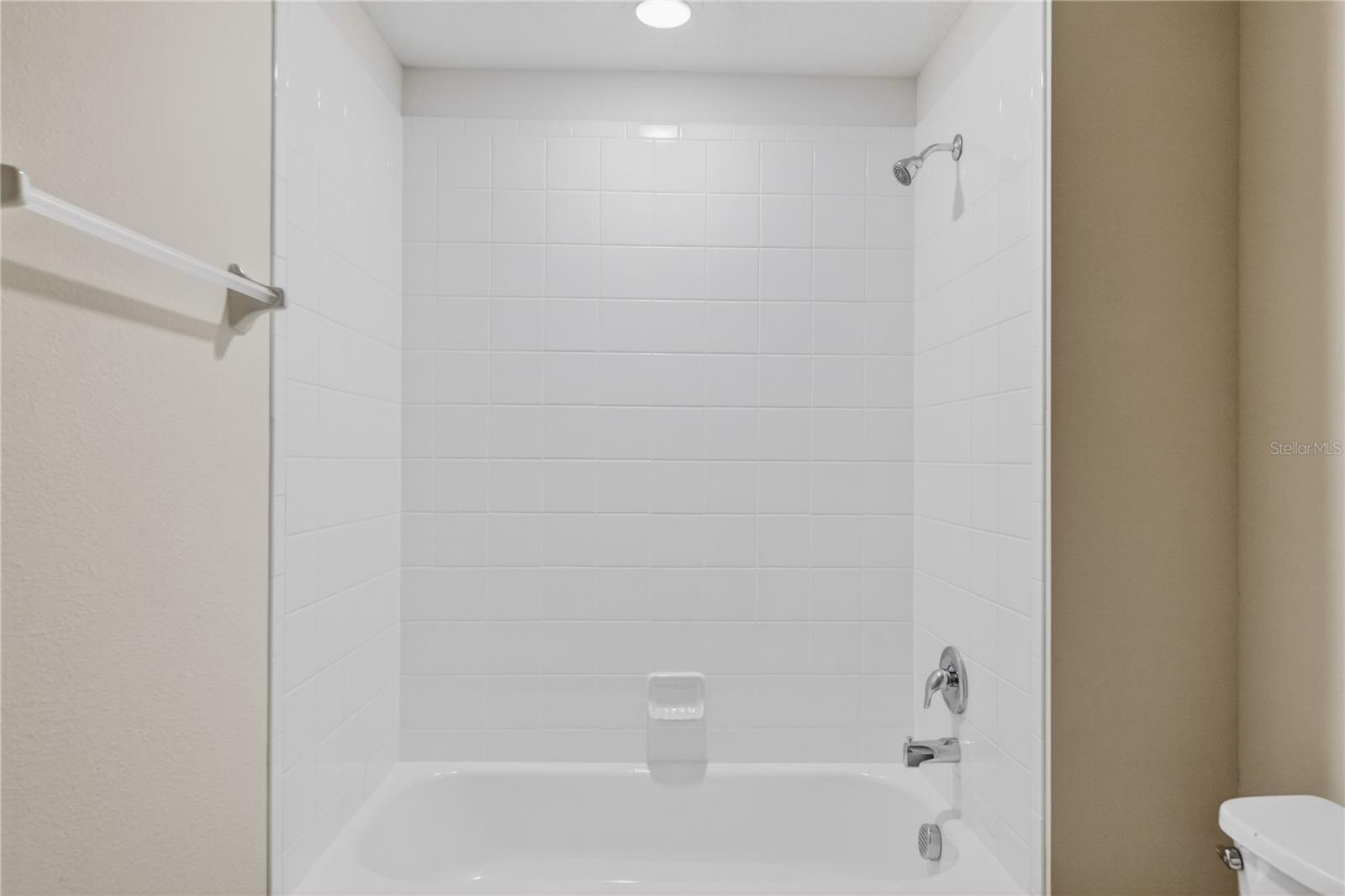 Listing photo 3 for 172 Holly Village Dr