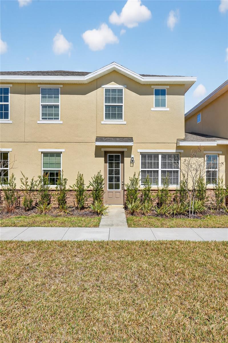 Listing photo 1 for 172 Holly Village Dr