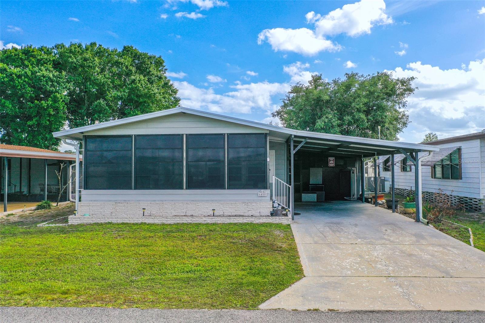 Listing photo 1 for 6450 Hollyberry Ln Ne