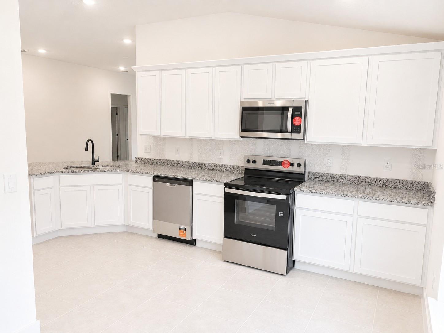Listing photo 3 for 1639 Ann Rose Way