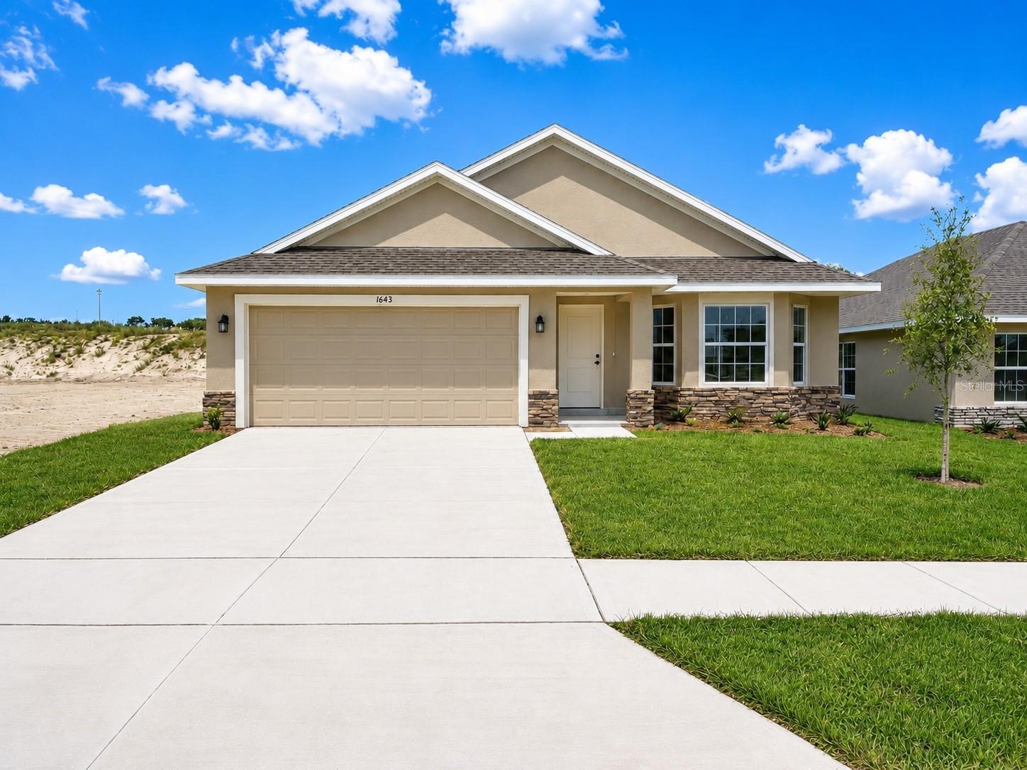 Listing photo 1 for 1643 Ann Rose Way