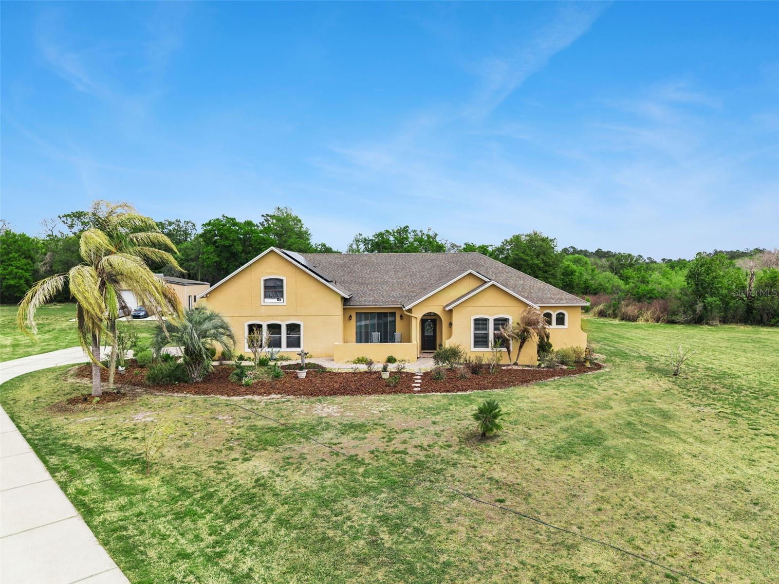 Listing photo 1 for 7139 Groveland Farms Rd