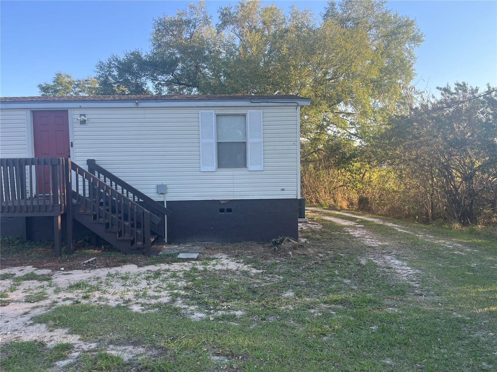 Listing photo 2 for 142 Winston Ave