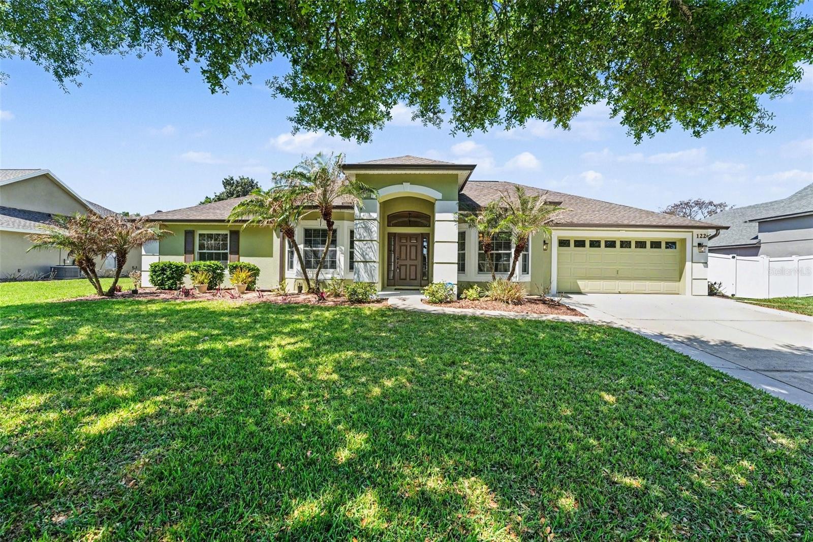Listing photo 1 for 122 Costa Loop