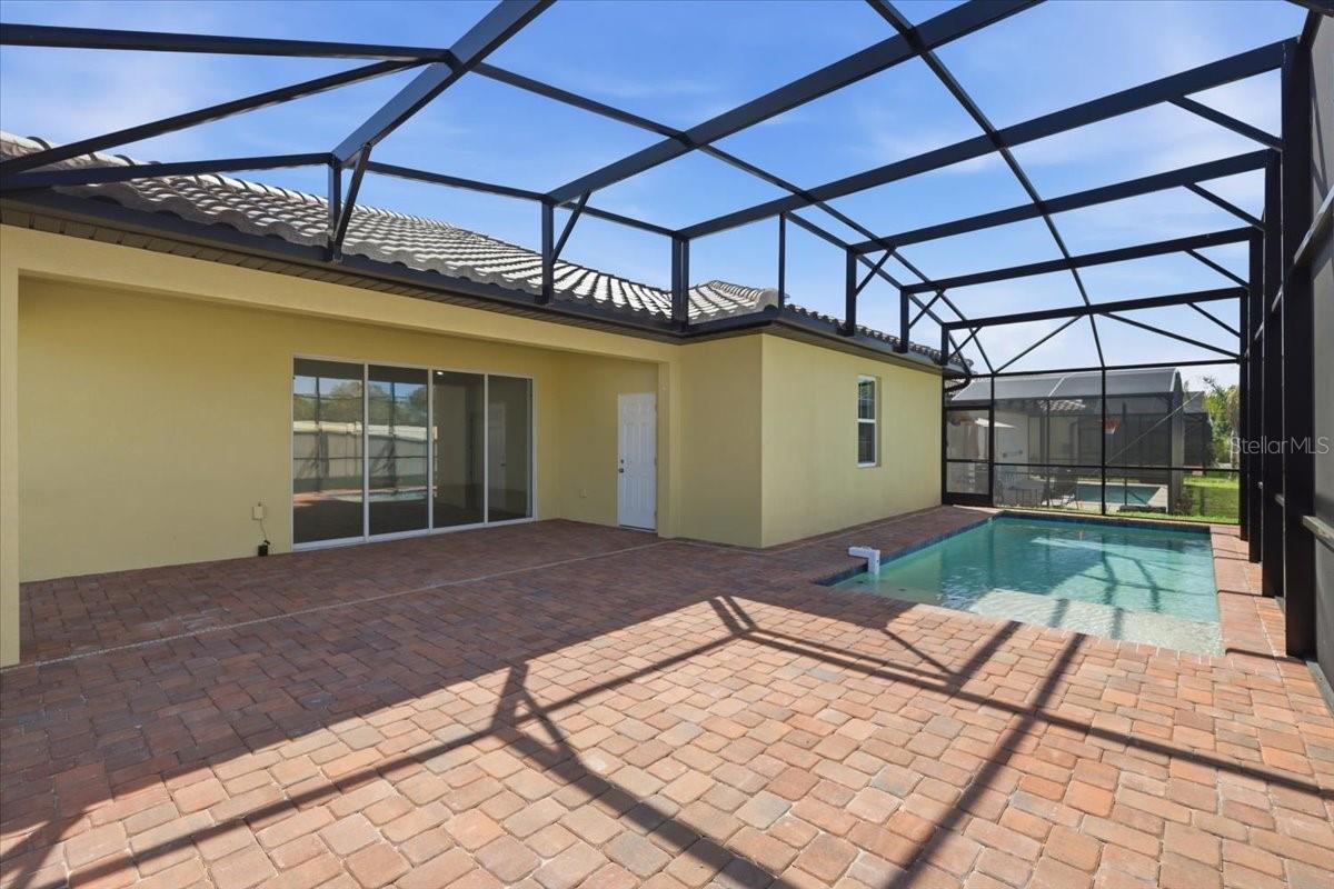Listing photo 3 for 363 Villa Sorrento Cir