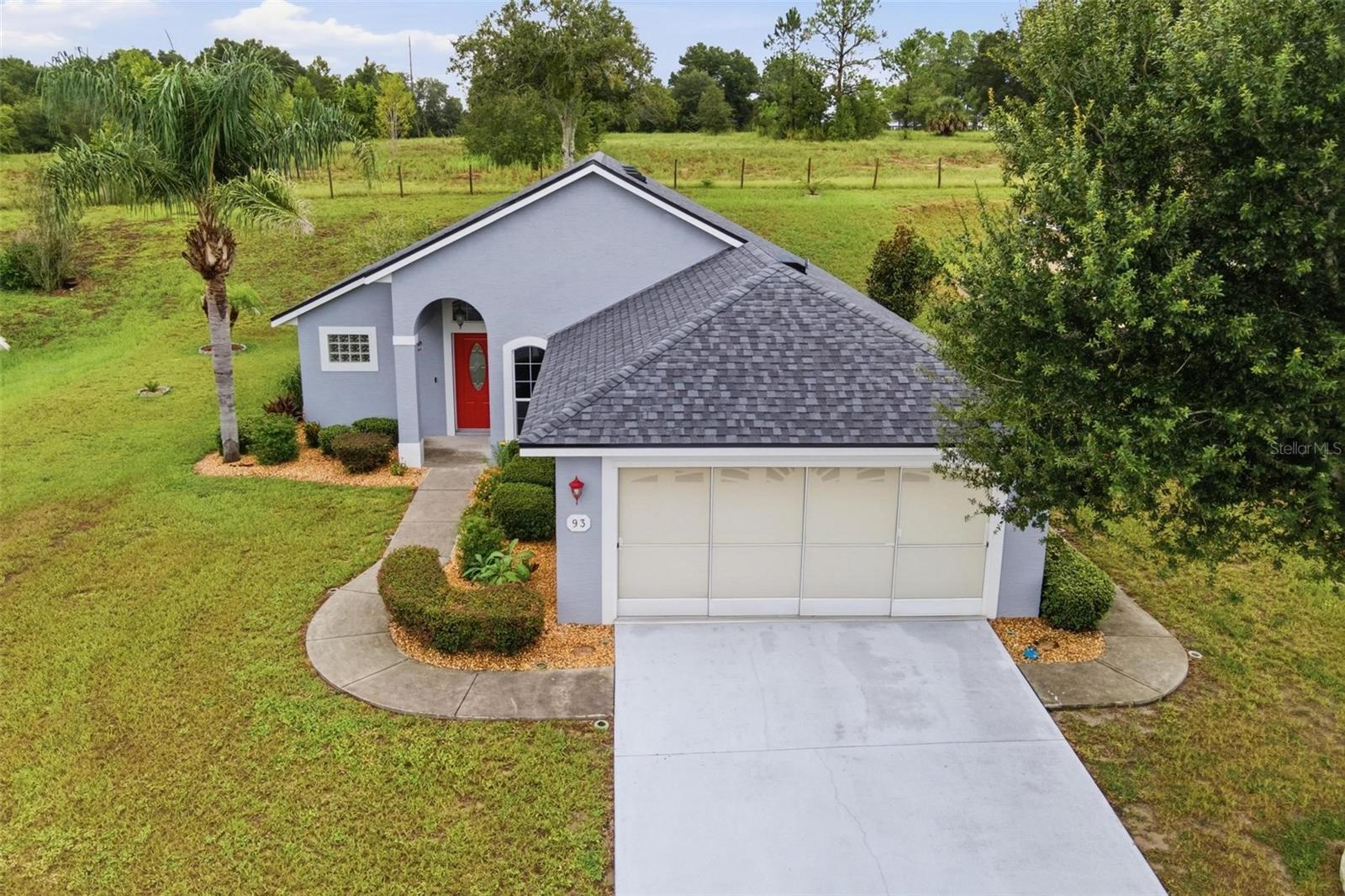 Listing photo 1 for 93 Fairway Cir