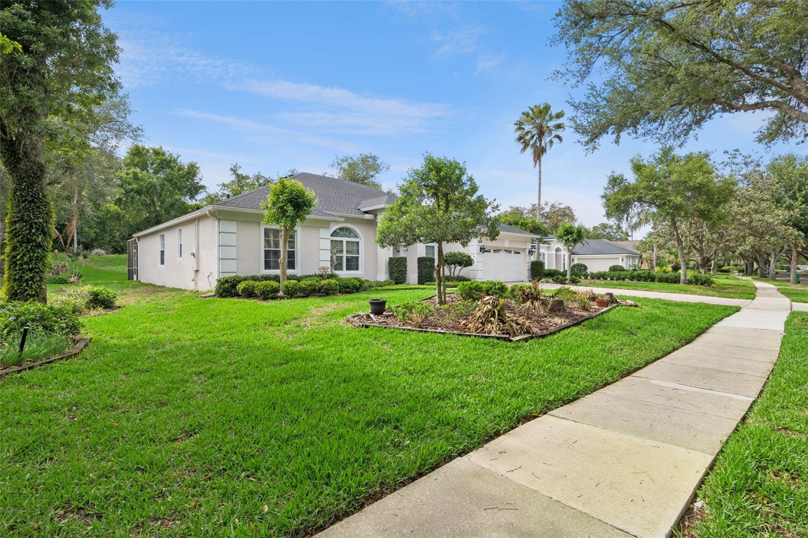 Listing photo 3 for 156 Seville Chase Dr