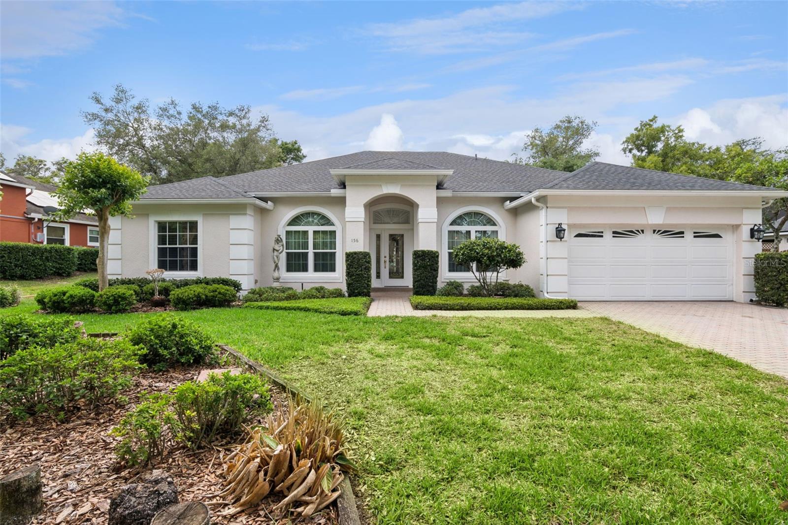 Listing photo 2 for 156 Seville Chase Dr