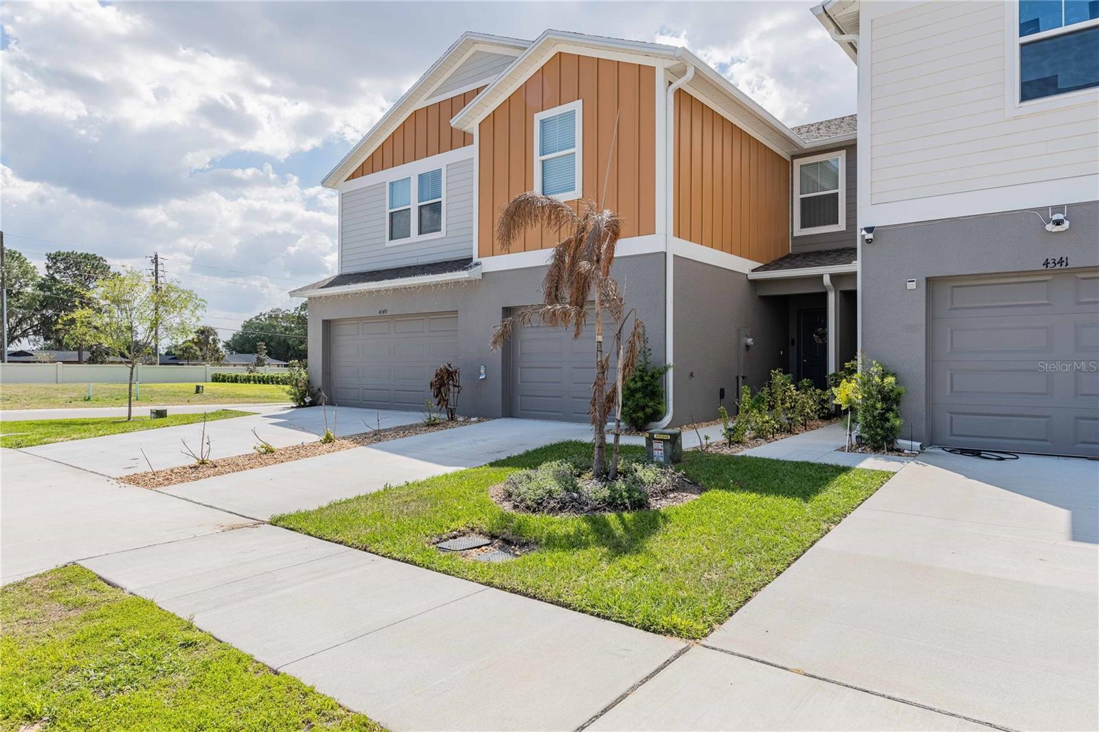 Listing photo 1 for 4345 Hillock Blvd
