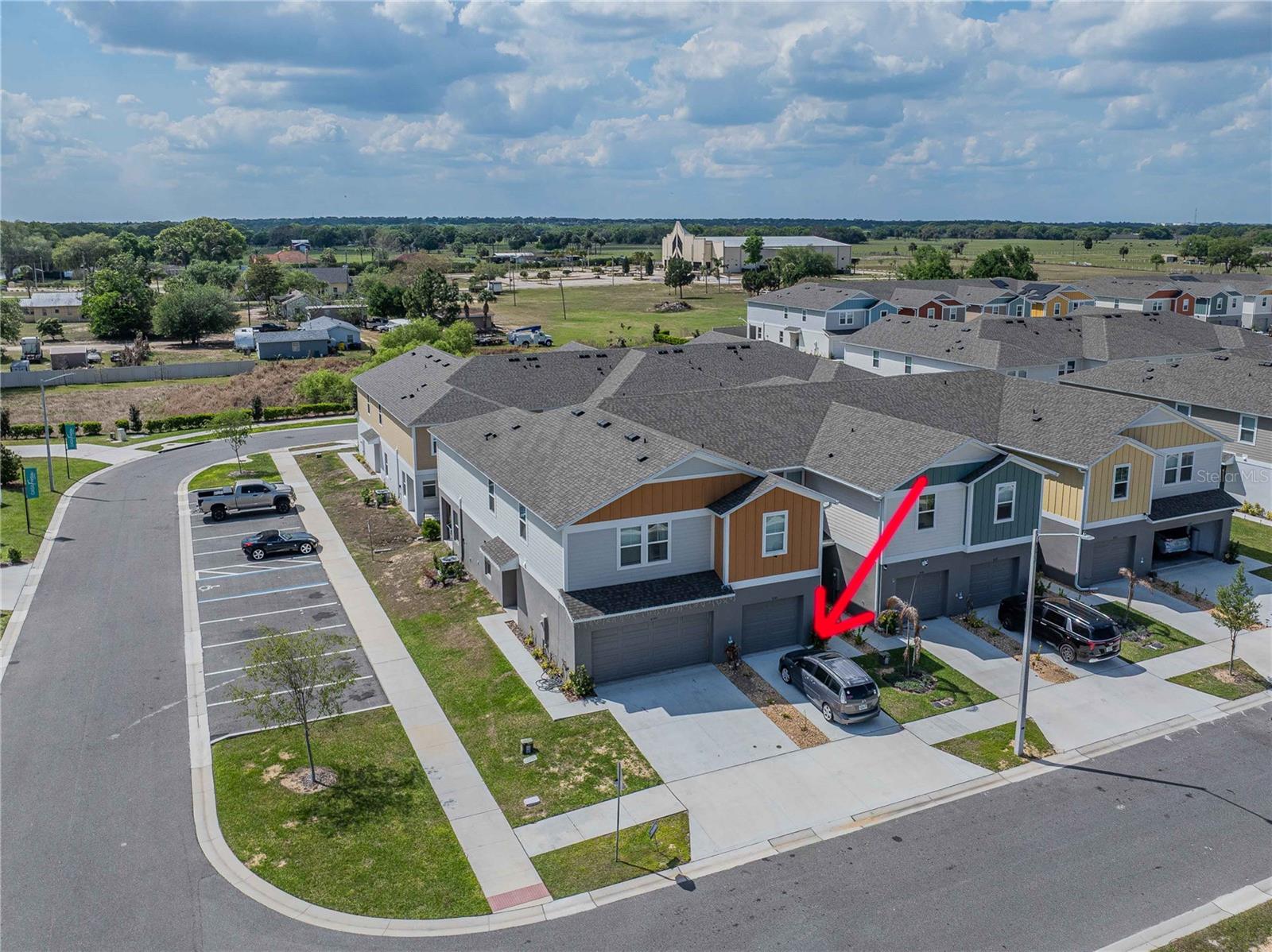 Listing photo 2 for 4345 Hillock Blvd