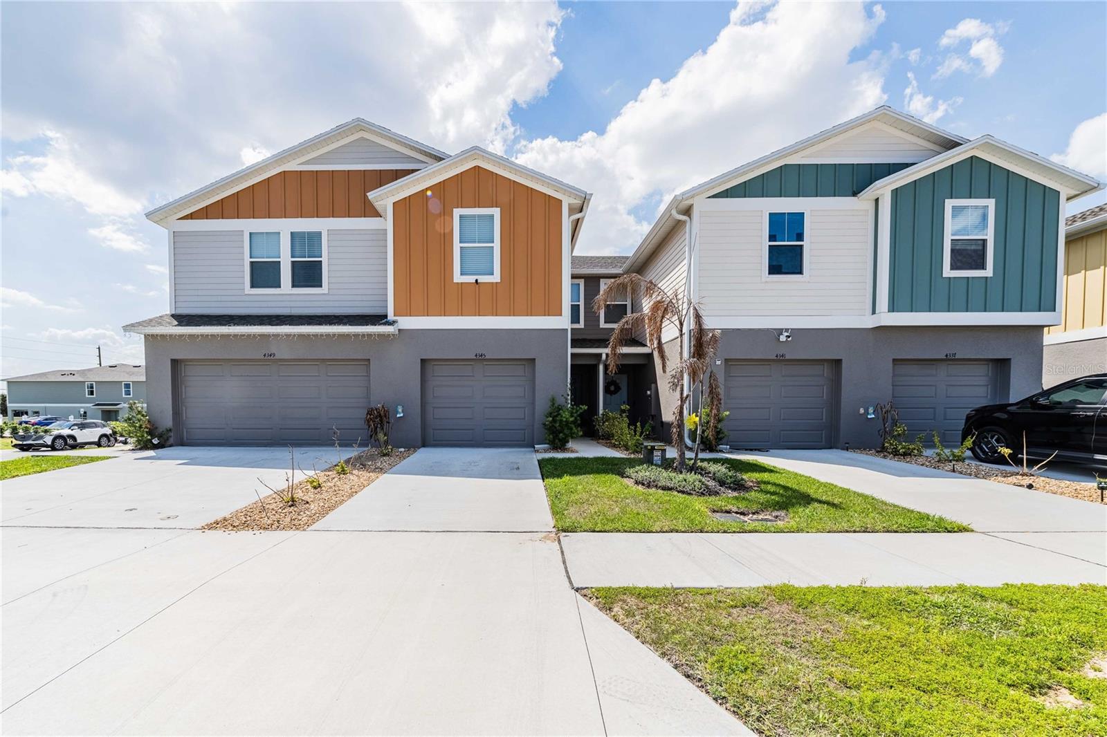 Listing photo 3 for 4345 Hillock Blvd