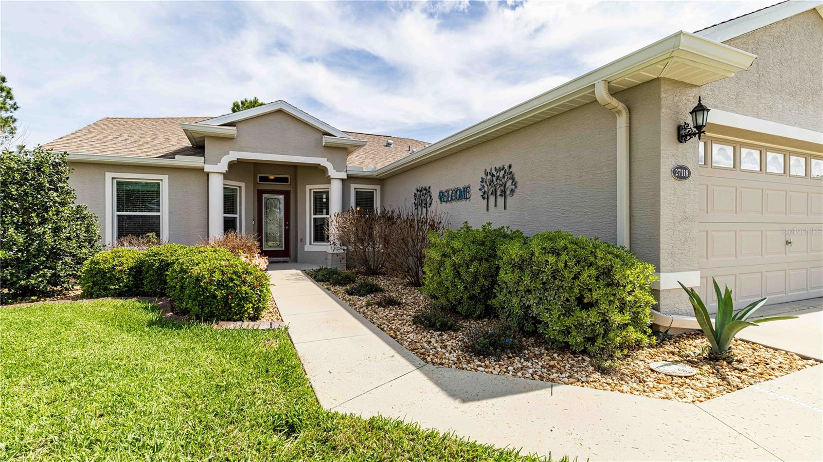 Listing photo 1 for 27118 Roanoke Dr