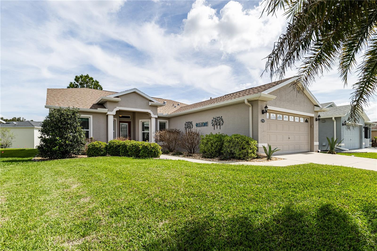 Listing photo 3 for 27118 Roanoke Dr