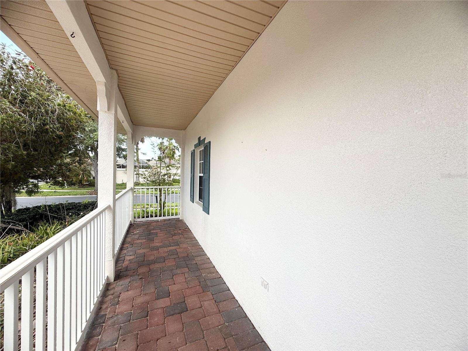 Listing photo 3 for 130 Prima Dr