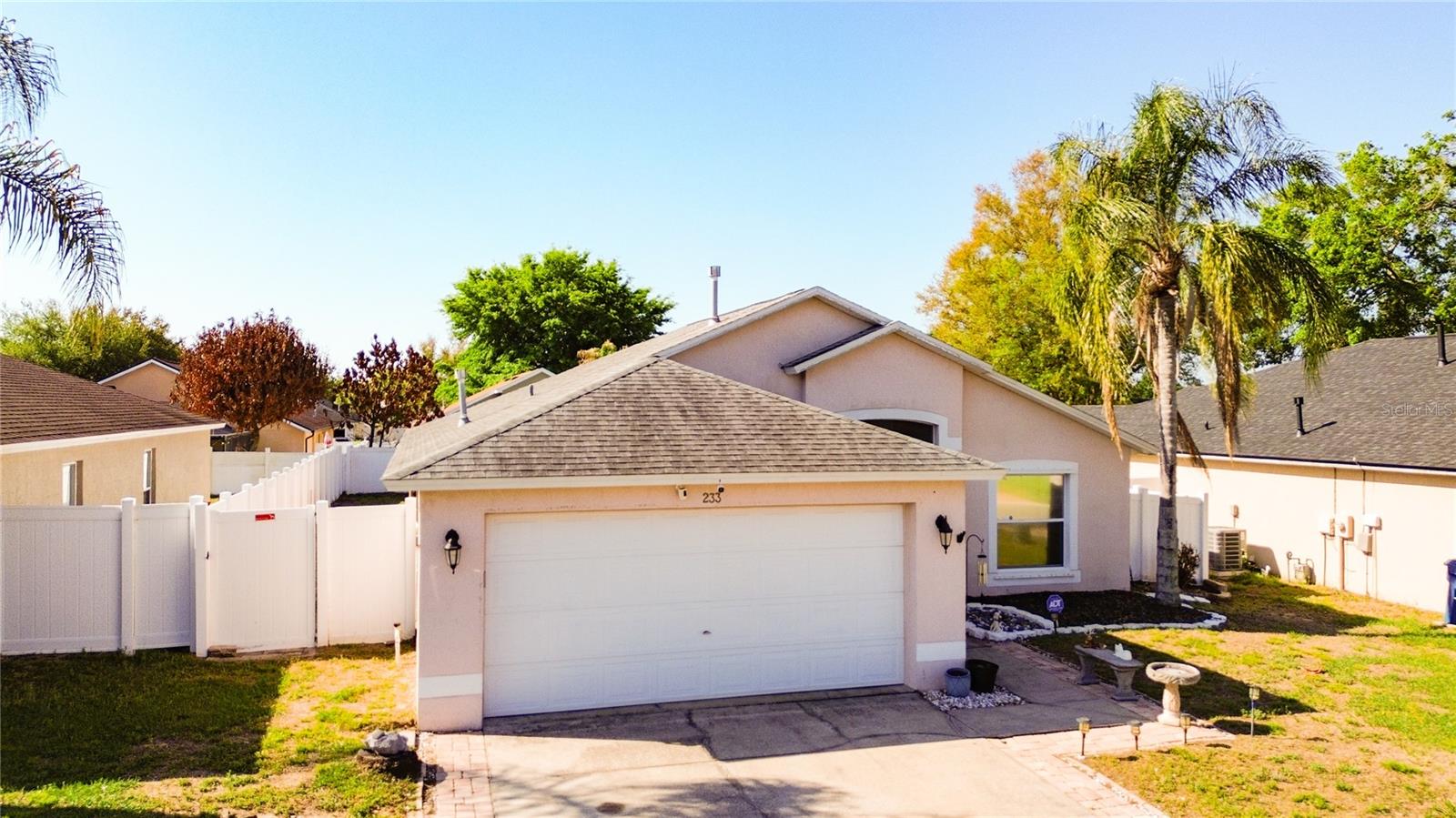 Listing photo 1 for 233 Verbena St