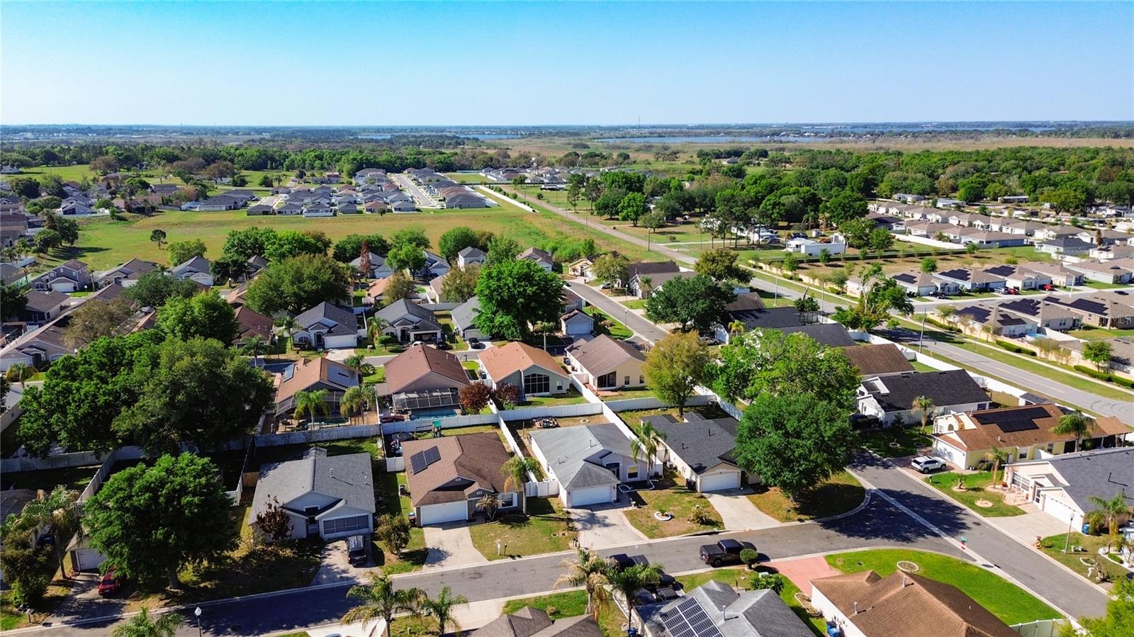 Listing photo 3 for 233 Verbena St